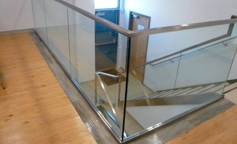 glass-railings-adv
